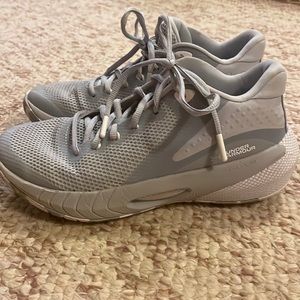 Under Armor low top basketball shoes